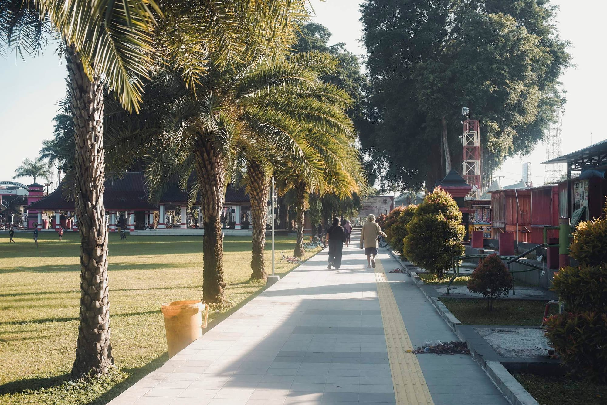 Alun-Alun Kota Blitar, jantung wisata kota Blitar yang memikat dengan tata ruang khas Jawa yang sarat makna