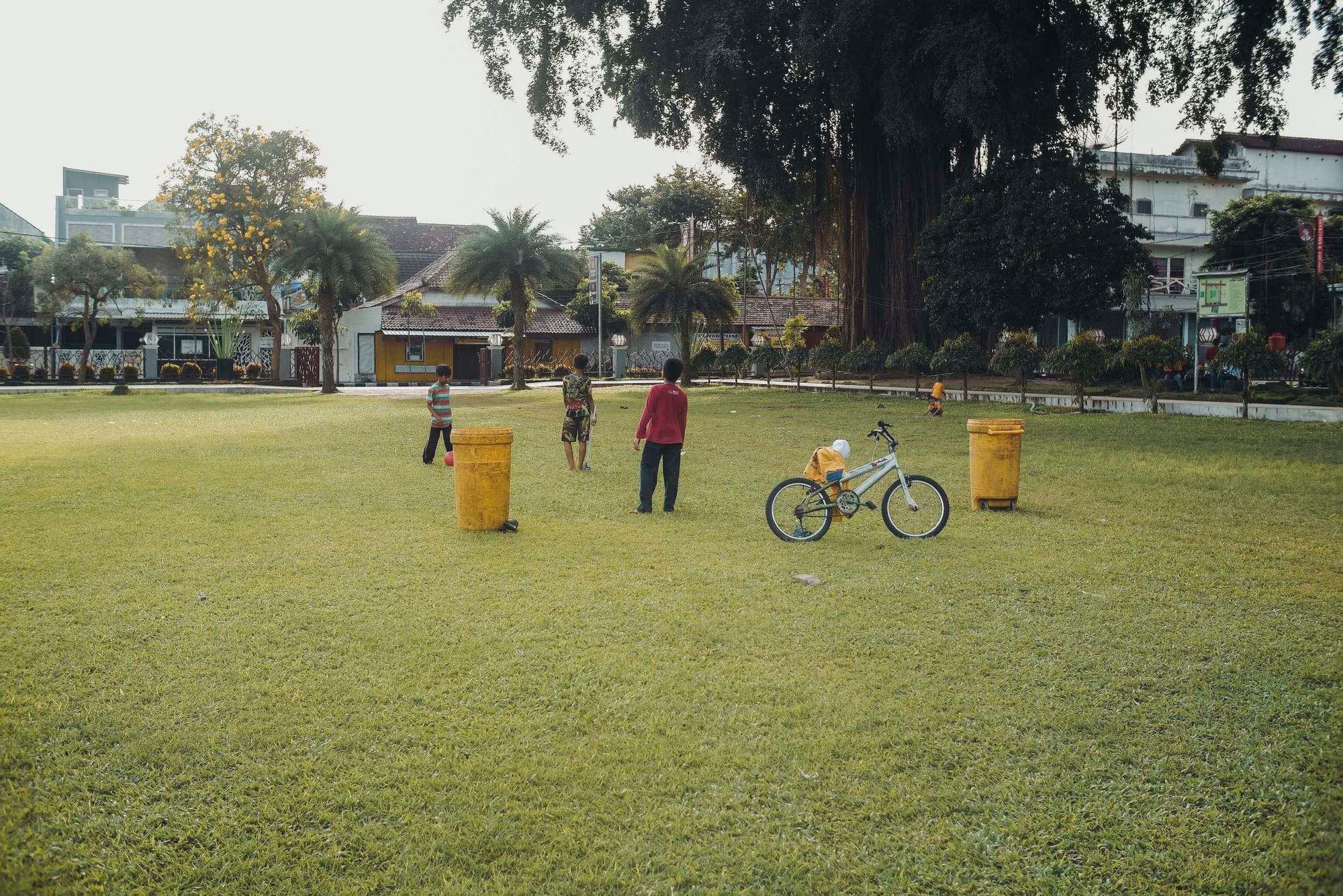 Alun-Alun Kota Blitar, jantung wisata kota Blitar yang memikat dengan tata ruang khas Jawa yang sarat makna