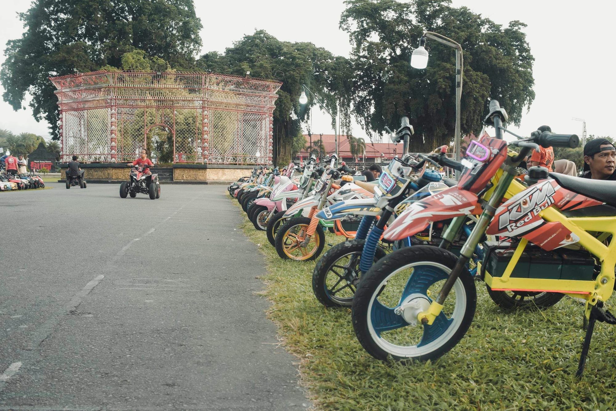 Alun-Alun Kota Blitar, jantung wisata kota Blitar yang memikat dengan tata ruang khas Jawa yang sarat makna