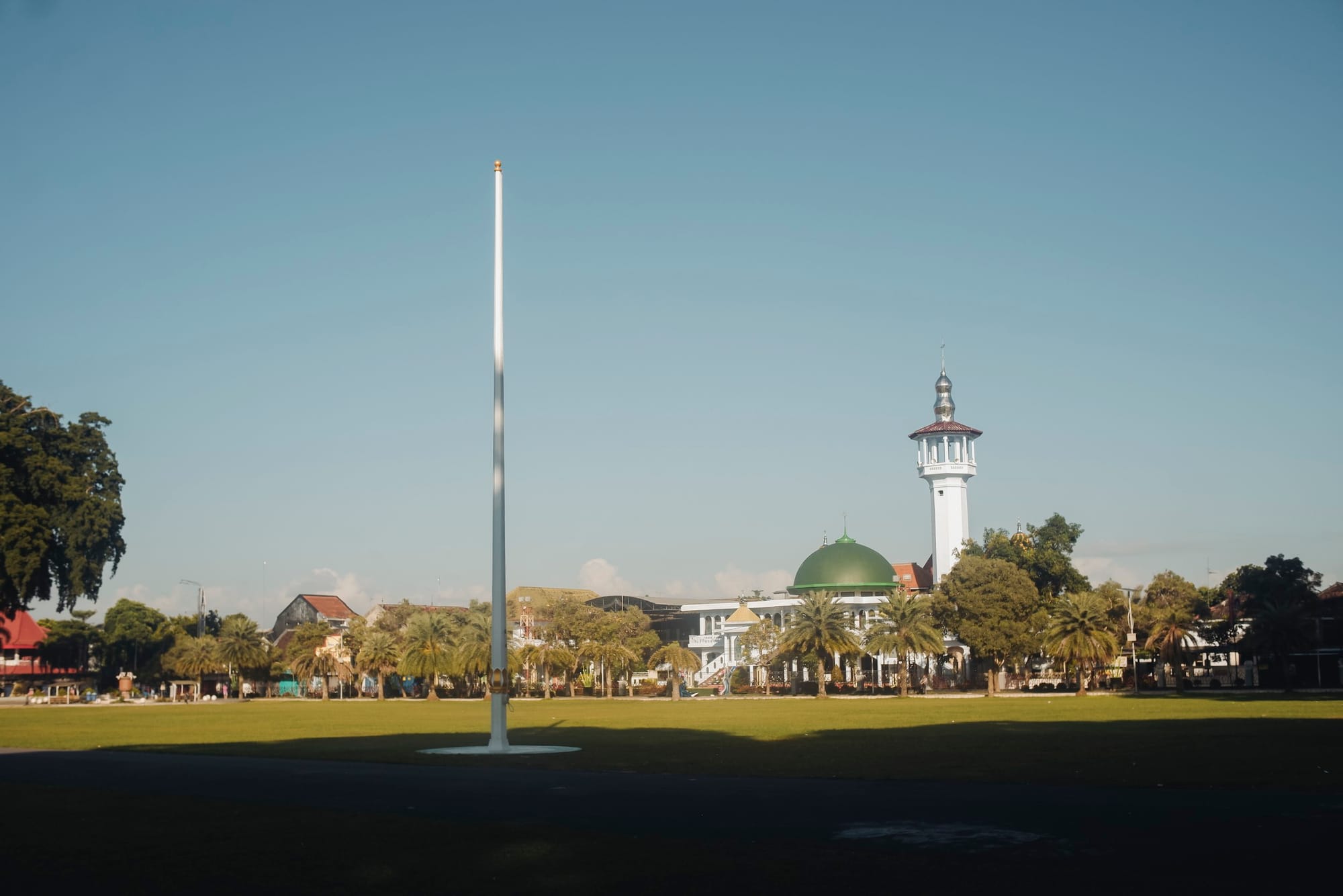 Alun-Alun Kota Blitar, jantung wisata kota Blitar yang memikat dengan tata ruang khas Jawa yang sarat makna