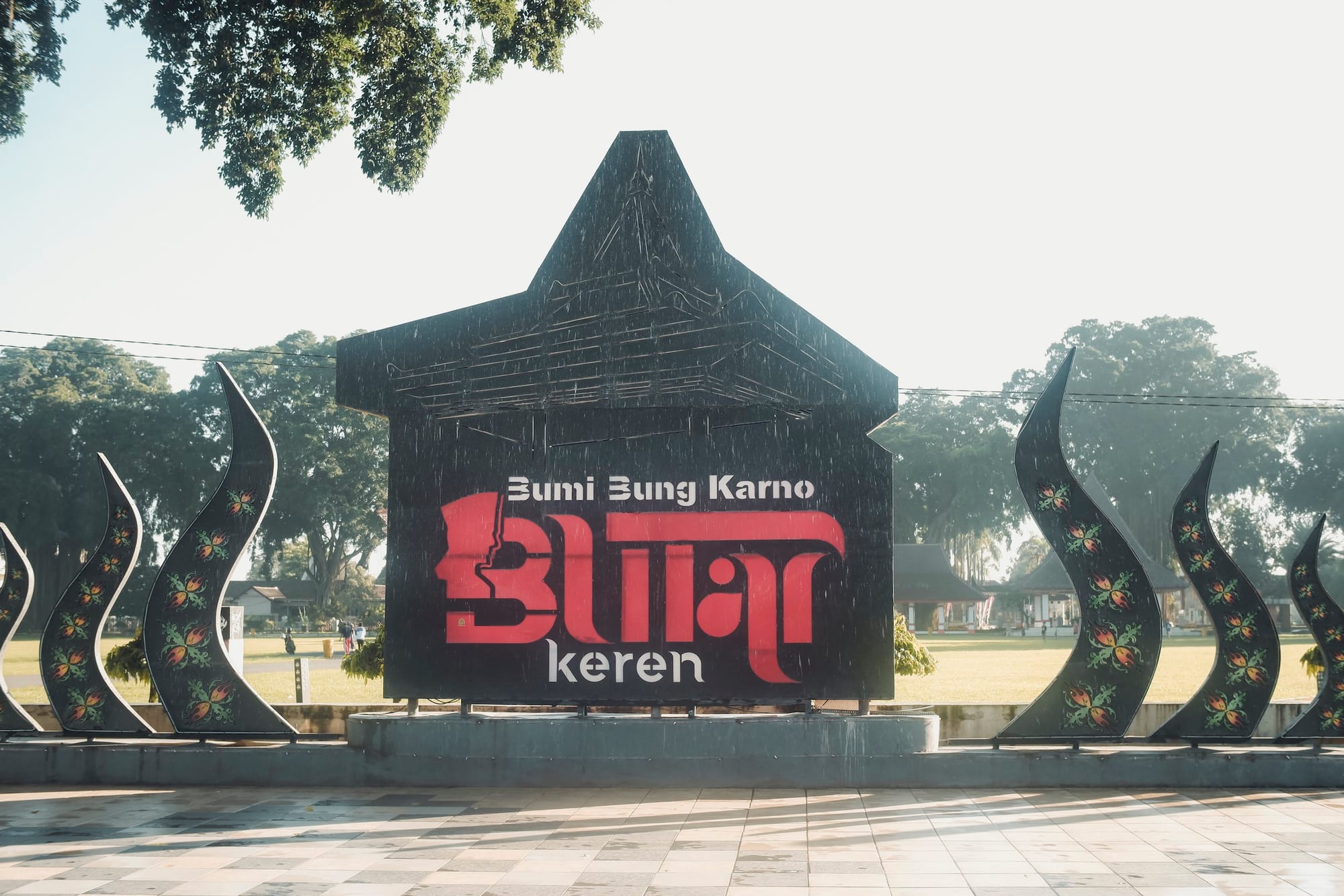 Alun-Alun Kota Blitar, jantung wisata kota Blitar yang memikat dengan tata ruang khas Jawa yang sarat makna
